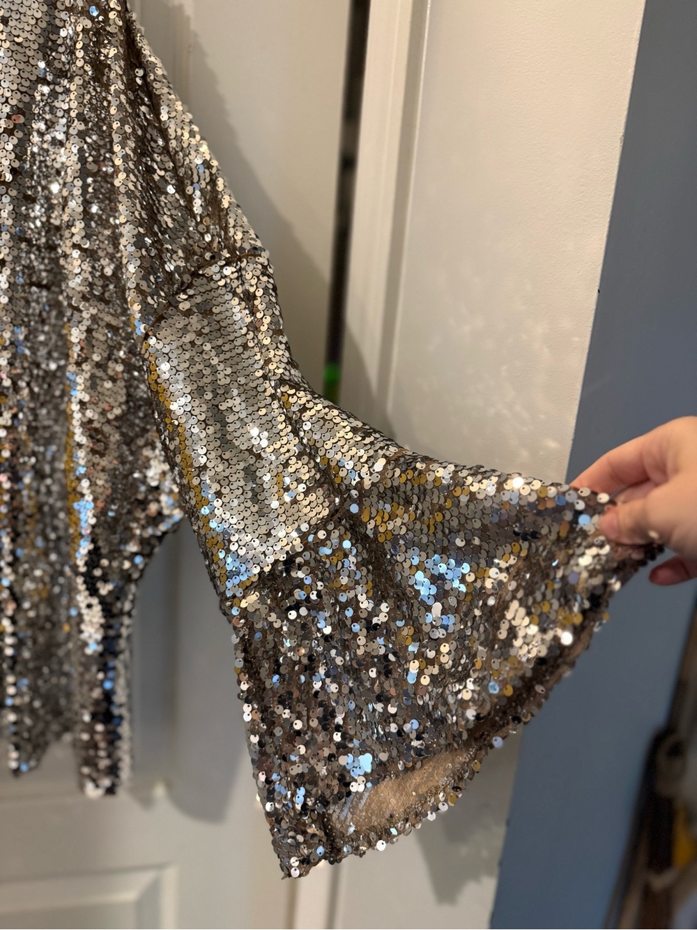 BOLD elements Silver Sequin Long Sleeve Top - Picture 2 of 4